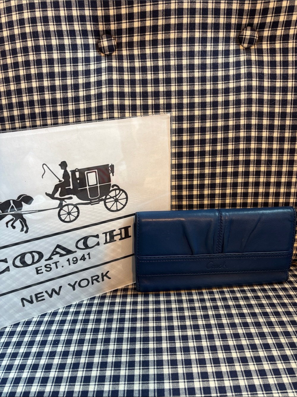 Coach Blue Leather pleated soho Continental Wallet with Fold-Over Flap vintage